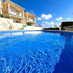 Balaia Poolside House With Sea View By Becherish Casa vacanze *